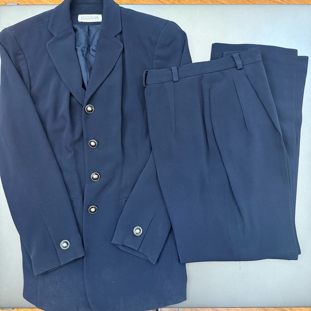 3/$10 🛒🛍️ Ann Taylor Petites Black Suit Jacket and Pants Set - Size 2P